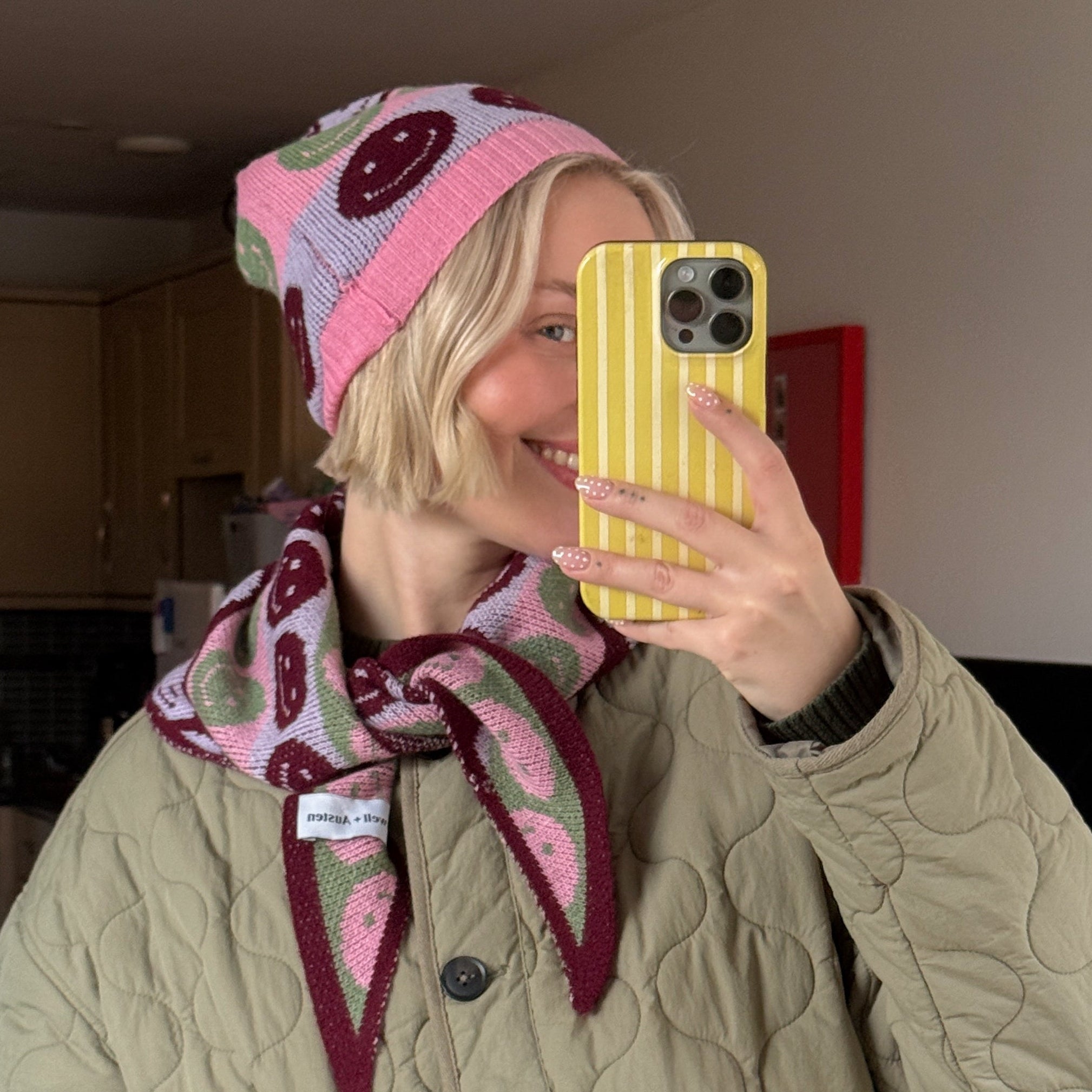 Smile Triangle Scarf Cashmere Blend